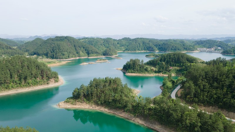 2025年5月26日,岑鞏縣公安局民警在轄區下溪水庫使用開展無人機開展水域巡查。貴州省公安廳供圖