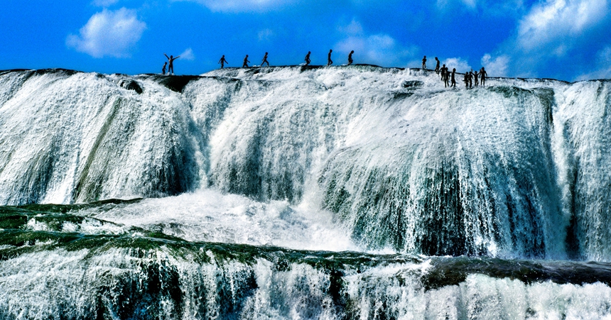 陡坡塘瀑布。郭檢仁攝