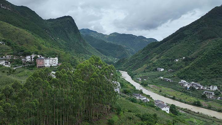 羊磴鎮。王印攝）