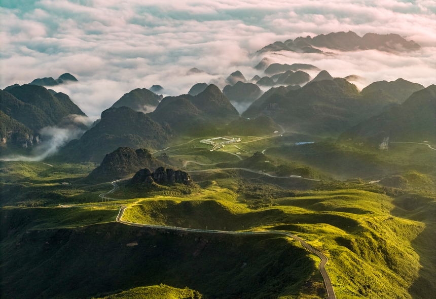 7月6日拍攝的貴州省畢節市赫章縣阿西里西大草原。廖恩來攝