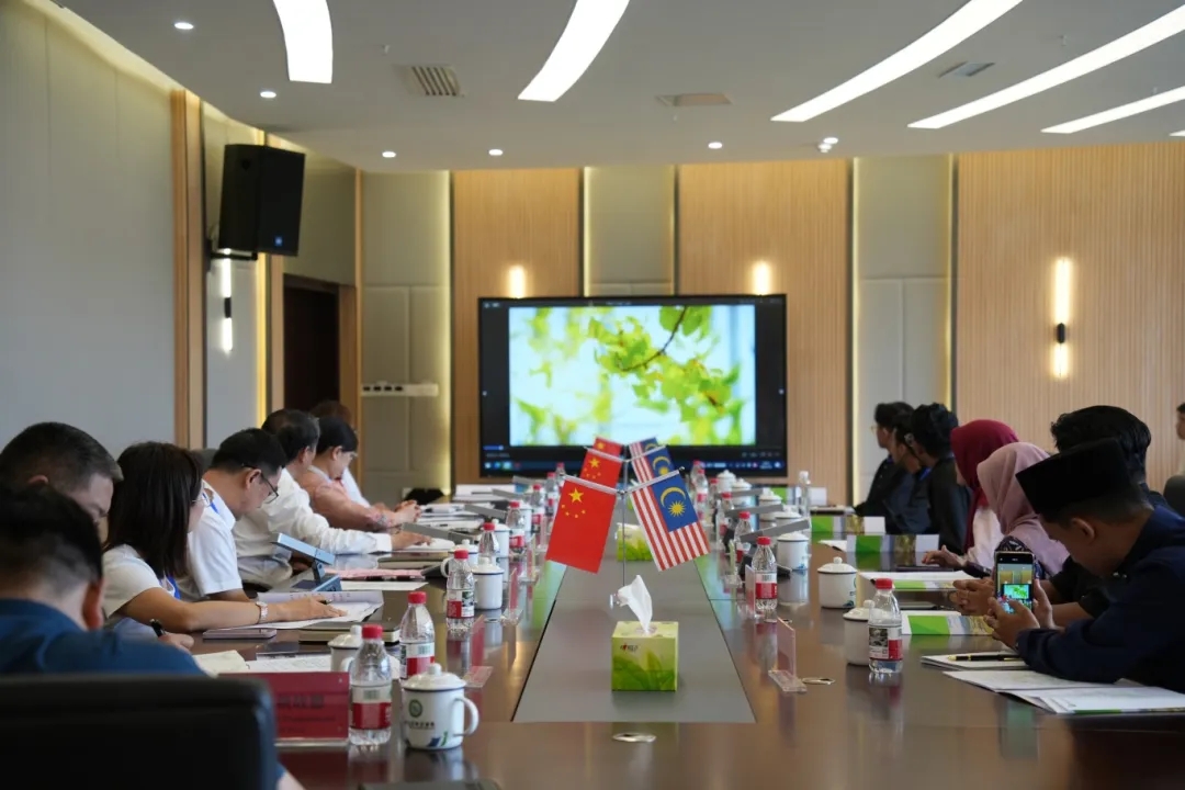 2025年“知行貴州”絲綢之路青年交流計(jì)劃農(nóng)旅研學(xué)營(yíng)圓滿閉營(yíng)。