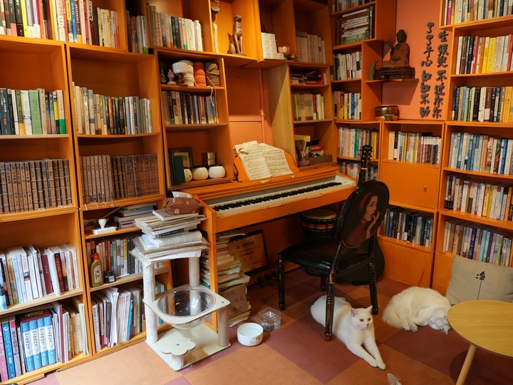 古城咖啡館一角。