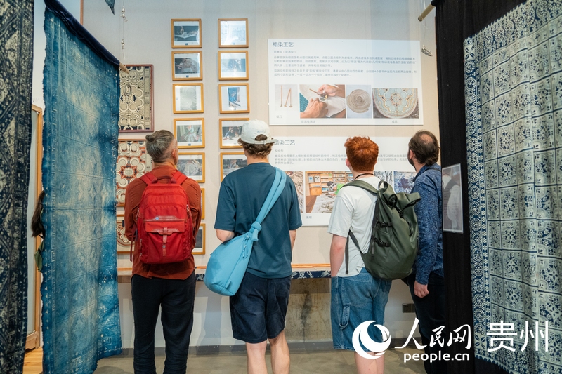 歐洲音樂家參觀“手上記憶博物館”。人民網 陽茜攝