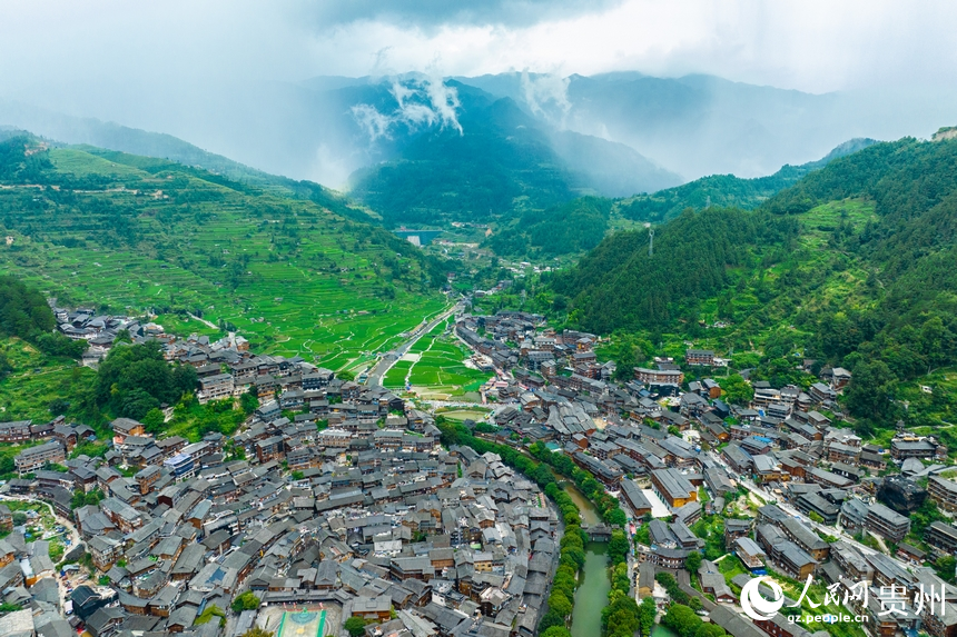 航拍西江千戶苗寨。人民網 陽茜攝