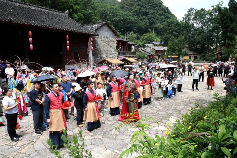 圖為安順原創《跟著九哥逛屯堡》沉浸式劇目演出現場。