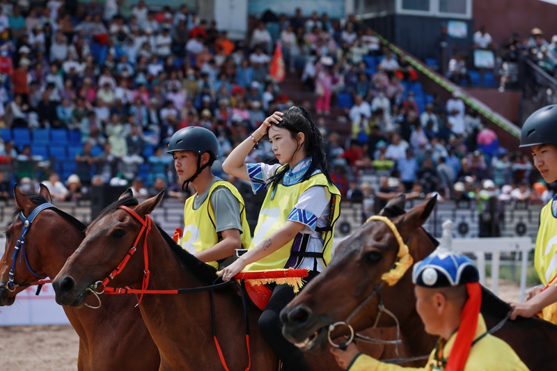 貴州村馬騎手亮相蒙古馬超。