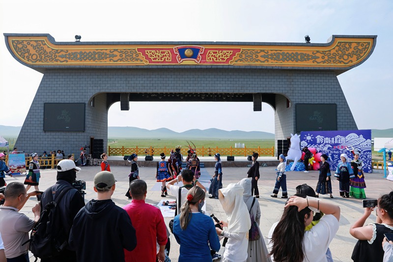 黔南少數民族服飾走秀。