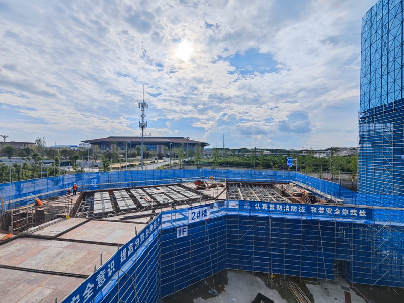 貴陽大數(shù)據(jù)科創(chuàng)城多邊超算基地項目施工現(xiàn)場。