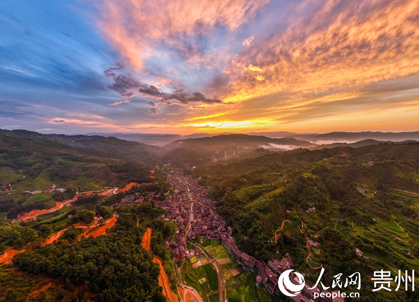 肇興侗寨的夕陽余暉。人民網 陽茜攝