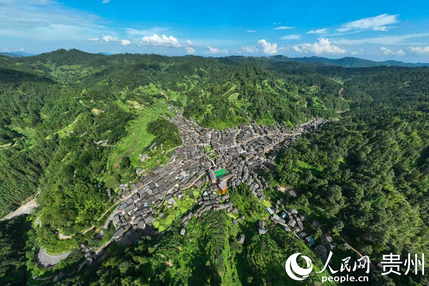 航拍黃崗侗寨。人民網 陽茜攝