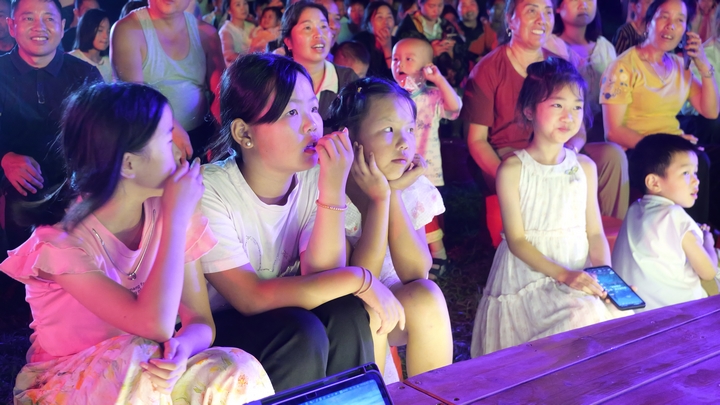 松桃黔東草海激活夏季出游新玩法。