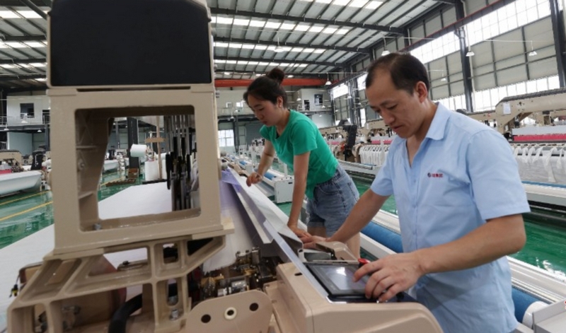 畢節(jié)紡織“研產(chǎn)銷一體化”項目一期建成投產(chǎn)。