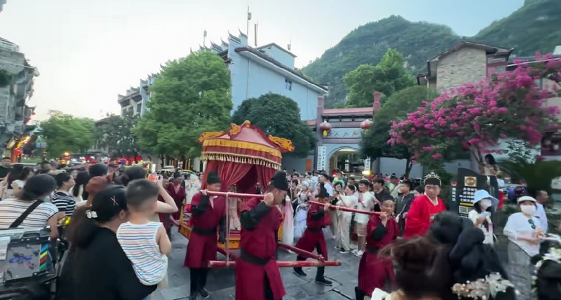 游客絡繹不絕。