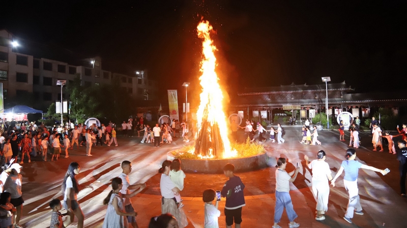 篝火晚會。吳竹彧攝