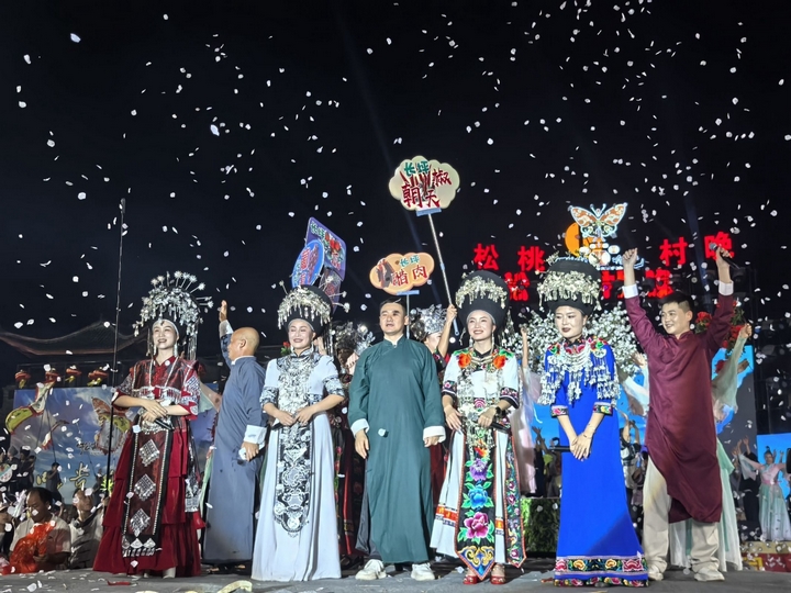 貴州松桃:“農(nóng)耘逐夢”小分隊與苗鄉(xiāng)共赴振興之約。