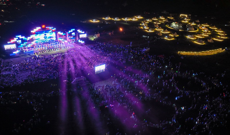 赫章縣彝族火把節現場。