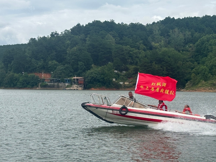 航道巡查。 王浩宇攝.jpg