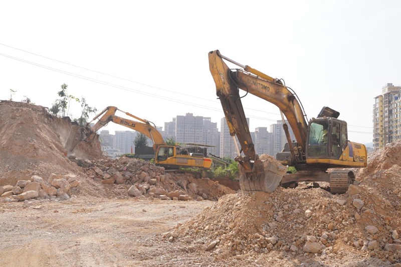 萬山區守信中路道路工程建設項目現場。