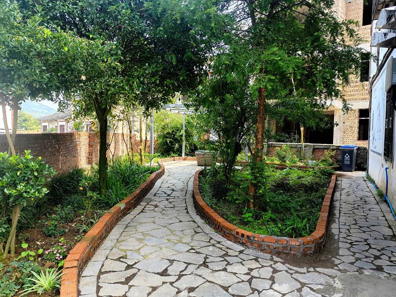 小壩鎮公雞山村庭院別致 干凈整潔。萬飄陽攝