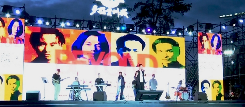 演出現(xiàn)場(chǎng)。多彩貴州城景區(qū)供圖