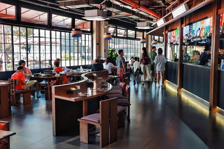 多彩貴州城消費場景。