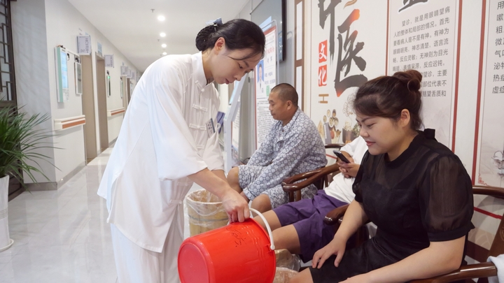 貴州松桃：中醫理療受熱捧。