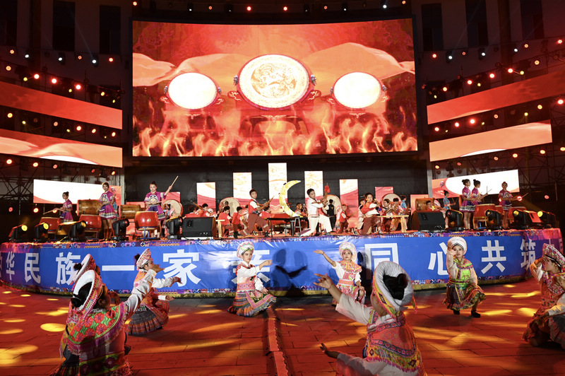 在仁懷市后山鄉蘆笙民族文化廣場，獨具民族特色的節目接連上演。