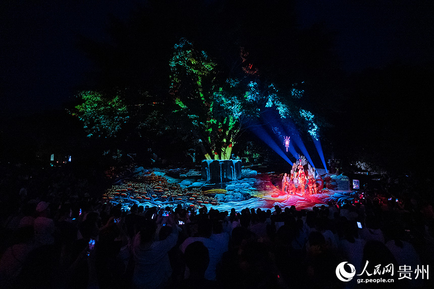 沉浸式實景仙幻劇《再回西游》演出現場。人民網記者 涂敏攝