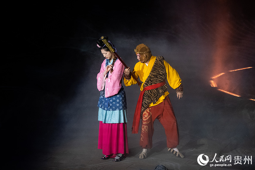 沉浸式實景仙幻劇《再回西游》演出現場。人民網記者 涂敏攝