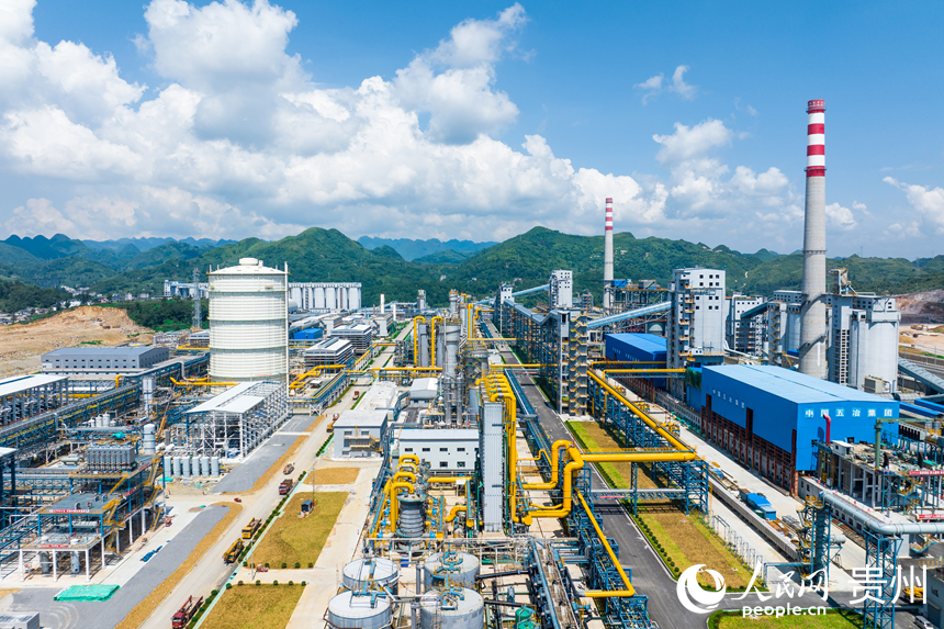 2 航拍貴州美錦“煤-焦-氫”綜合利用示范項目。人民網(wǎng)記者 涂敏攝