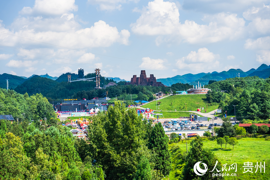 六盤(pán)水野玉海國(guó)家級(jí)旅游度假區(qū)。人民網(wǎng)記者 涂敏攝