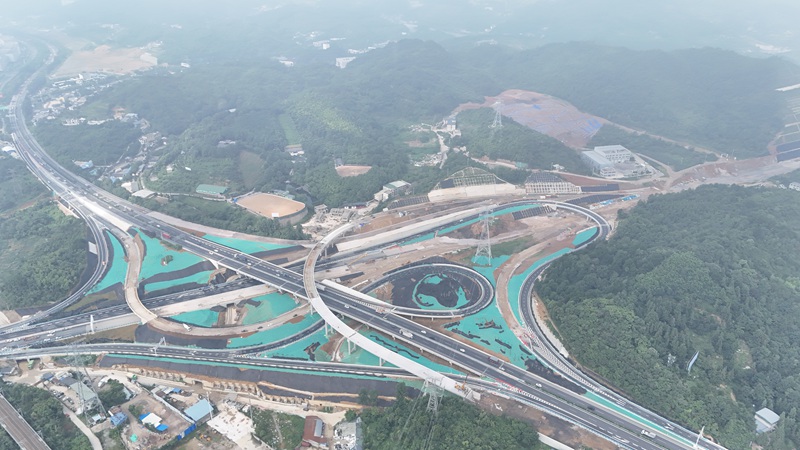 航拍觀山湖收費站。熊鑫攝