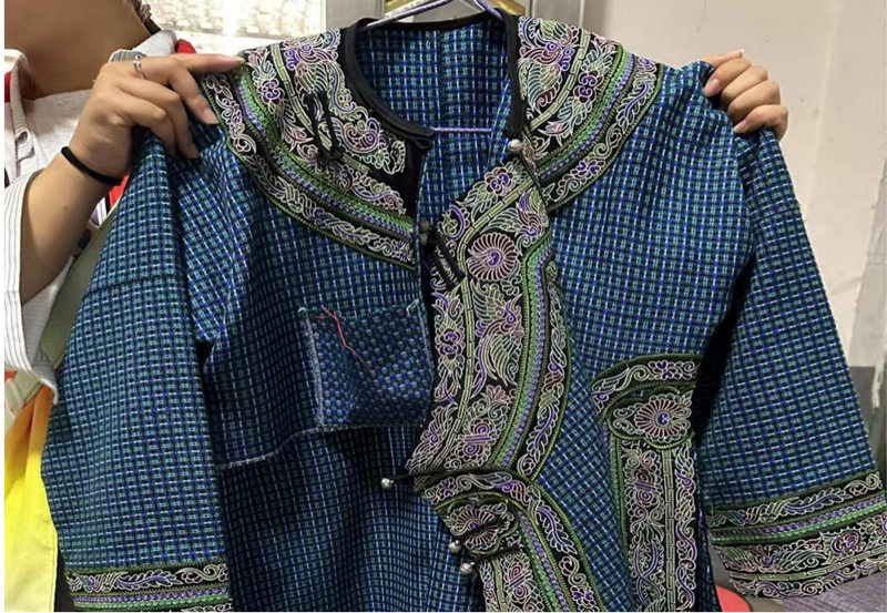 圖為水族服飾。