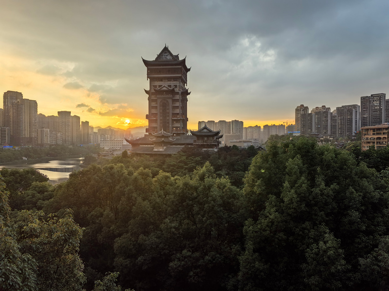 七星關區(qū)碧陽湖日落美景。