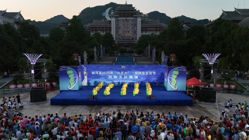 民族文化展演活動現(xiàn)場。潘文攝