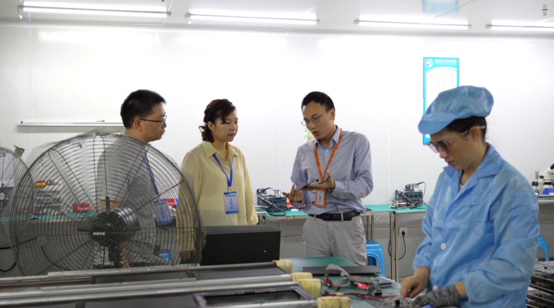 西秀區(qū)企業(yè)服務(wù)工作專班了解企業(yè)發(fā)展需求。