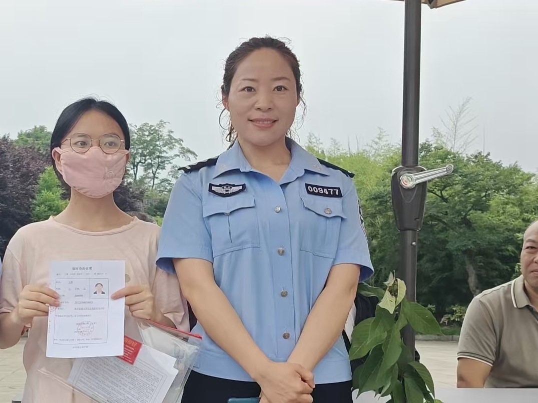 修文縣政務大廳開通“臨時身份證明綠色通道”.