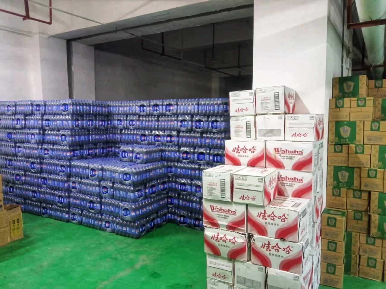 貴州銀行助力受災(zāi)群眾和企業(yè)復(fù)工復(fù)產(chǎn)。