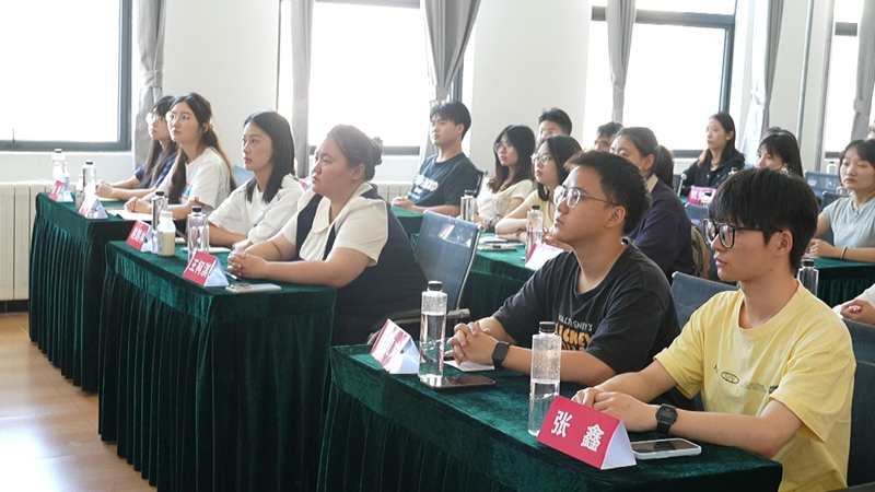 西部計劃志愿者扎根基層 綻放青春光彩。