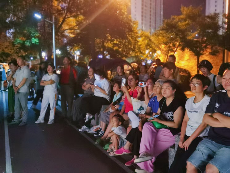 平壩從“白天避暑”到“夜間嗨玩”暑期“夜經(jīng)濟”升溫 煙火氣升騰。