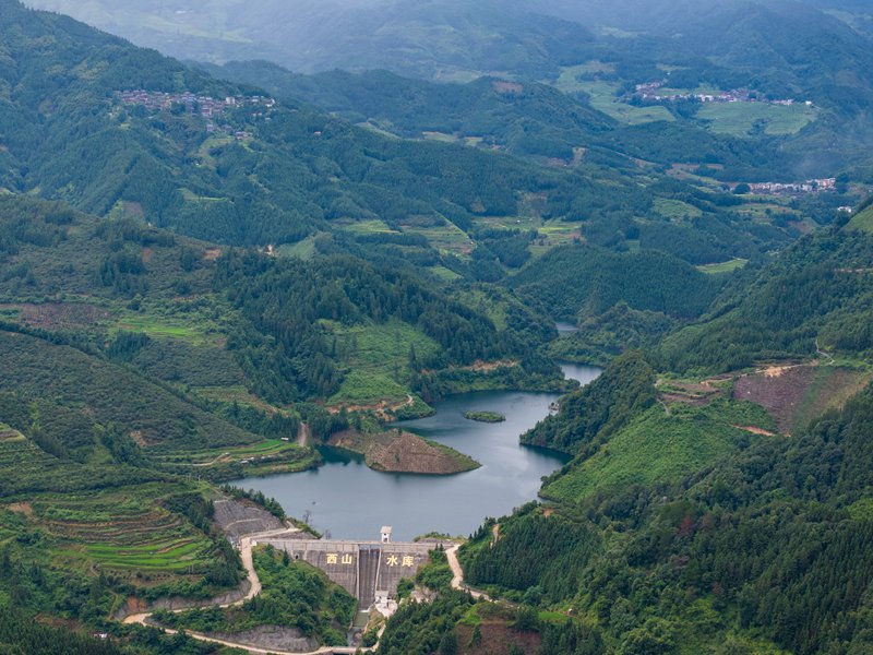  2025年8月7日，拍攝的貴州省從江縣西山鎮西山水庫（無人機照片）。