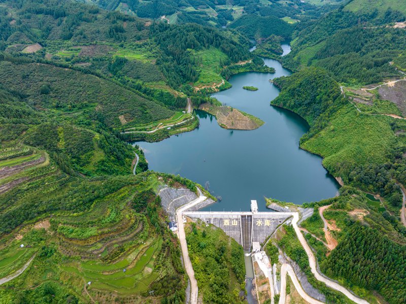  2025年8月7日，拍攝的貴州省從江縣西山鎮西山水庫（無人機照片）。