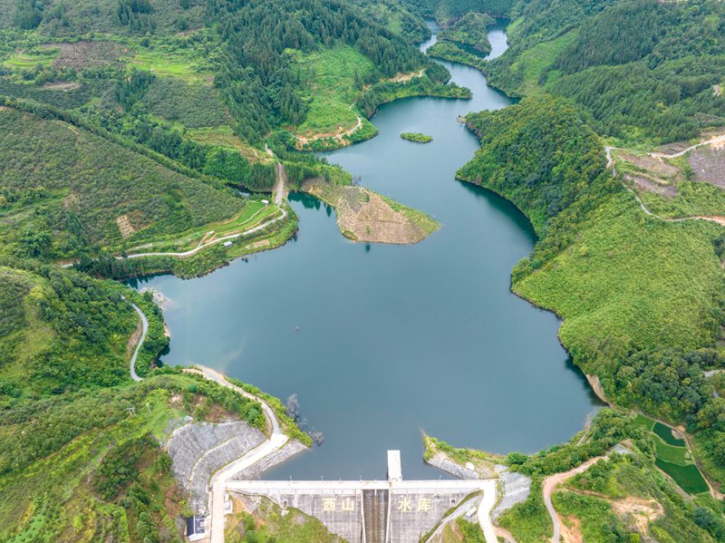  2025年8月7日，拍攝的貴州省從江縣西山鎮西山水庫（無人機照片）。