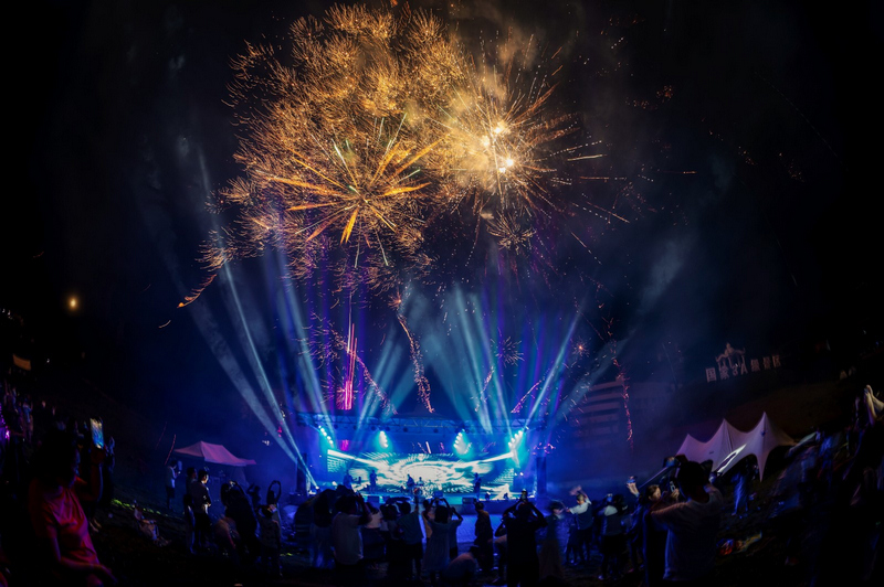 派對煙花秀。查姜維攝