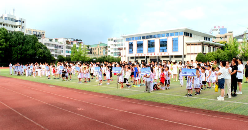 圖為全民健身日趣味運動會現場。