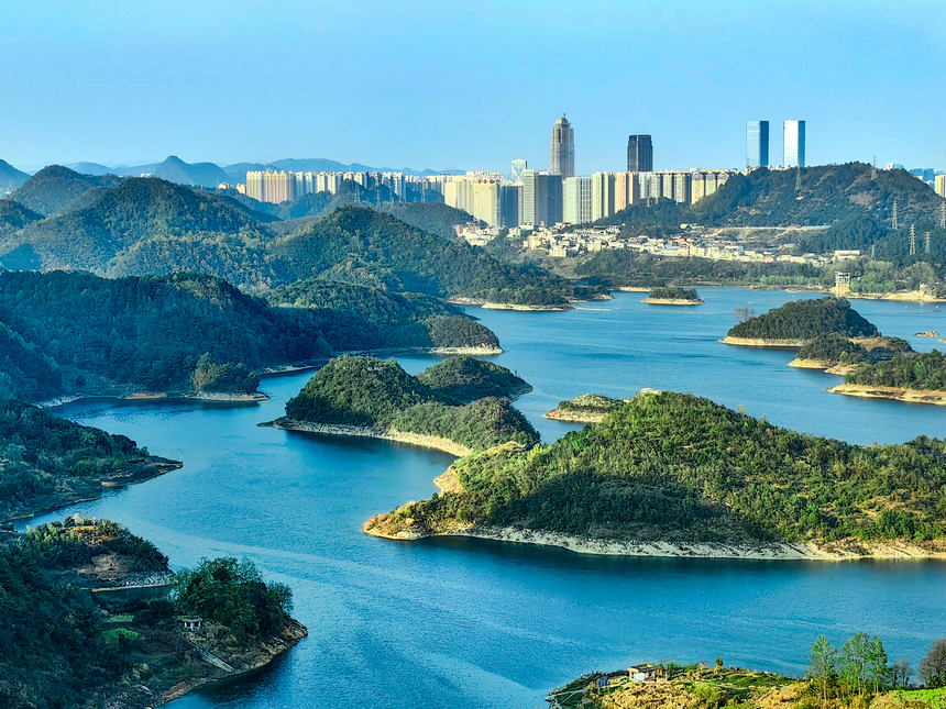 貴陽阿哈湖群島。貴州省林業局供圖