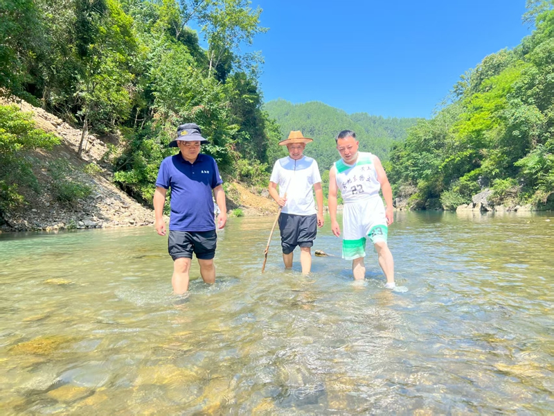 毛隊長河道安全排查。