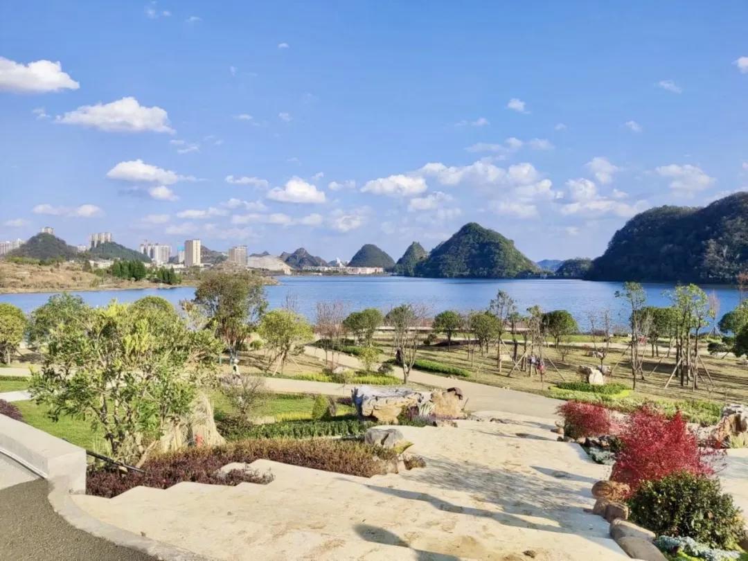 圖為楊湖新景。