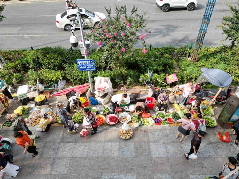 臨時(shí)便民攤點(diǎn)。