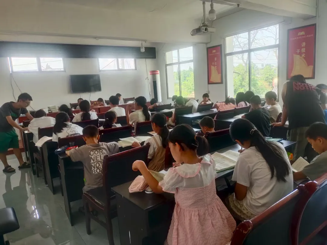 金沙縣老場村:巧織暑期“安心巢”解決外出務工人員后顧之憂。